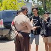 Keliling Warkop hingga Hotel, Aparat Gencarkan Operasi Yustisi Cegah Covid di Gresik