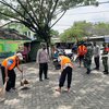 Tak Pakai Masker, Pelanggar Prokes Dihukum Menyapu Area Publik