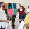 UMKM Sarung Tenun Desa Wedani Gresik Ekspor ke Timur Tengah, Asia, dan Afrika