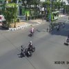 Viral, Tabrakan Dua Perempuan Pengendara Motor di Probolinggo Berujung Perkelahian