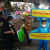 Pemkot Surabaya dan Komunitas Nol Sampah Bagikan Kantong Nonplastik