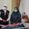 Sambangi Siswa dan Guru Korban Jembatan Gantung Ambruk, Gubernur Khofifah Beri Semangat