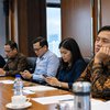 Rapat Formal Kini Sering Kalah Menarik dari Layar Ponsel
