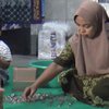 Perjuangan Imam Syafi’i Menabung Uang Koin untuk Haji Menginspirasi Istri dan Anak