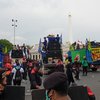 Tuntut Kenaikan UMK 2021, Buruh Kembali Turun ke Jalan dan Sempat Berhenti di Pusat Kota Surabaya