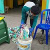 Berikut Cara DKRTH Surabaya Tangani Sampah Rumah Tangga Masker