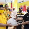 Salurkan 41 Ribu Paket Sembako, Ketua Golkar Jatim: Jangan Sampai Tetangga Kita Meninggal