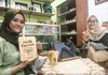 Di Tengah Pandemi Covid-19, Tiga Wanita Muda Hasilkan <em>Wooden Craft</em> Bernilai Jual dan Seni