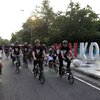 Peringati Hari Sepeda Sedunia di Surabaya Wakil Dubes Inggris Gowes Keliling Halaman Balai Kota