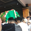 Santri dan Peziarah Penuhi Ponpes Tebuireng Sambut Jenasah Gus Sholah