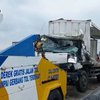 Diduga Kurang Konsentrasi Sopir Truk Tubruk Truk di Tol Madiun