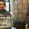 Pensiunan BUMN Sulap Koran Bekas Jadi Ornamen Jutaan Rupiah