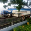 Jalur Terhalang Truk, Tiga Kereta Api Tertahan 