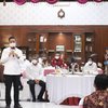Mensos Puji Penanganan Bansos di Surabaya