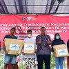 HUT RI ke-77 RI, Napi Lapas Moker Dapat <em>Suport Surya Plast</em>