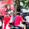 Semarak HUT RI Ke-77, DPC PDI-P Gresik Bagikan Ribuan Bendera Merah Putih