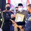 HUT Bhayangkara ke-76, Wali Kota Eri Cahyadi Terima Dua Penghargaan