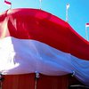 Atlet Muda Probolinggo Kibarkan Bendera Merah Putih Raksasa di GOR Mastrip