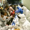 Pedagang dan Pengunjung di Bawah Jembatan Suramadu Jalani <em>Rapid Test </em>Massal