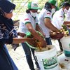 Kurangi Sampah Organik, DLH Surabaya Beri Pelatihan Pengolahan dengan Eco Enzyme