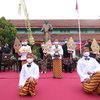 Bulan Bung Karno, Ratusan Siswa SD di Mojokerto Kenakan Pakaian Ala Soekarno