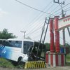 Ugal-ugalan di Jalur Pantura Gresik, Bus Tabrak Mobil