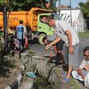 20 Dump Truk Diterjunkan Angkut Sampah Hasil Kerja Bakti Warga dari Program "Surabaya Bergerak"