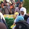 Ratusan Warga Kota Probolinggo Rela Berdesakan di Pasar Murah Sembako