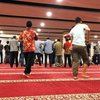 Tarawih di <em>Mall</em>, Antara Ibadah dan Belanja