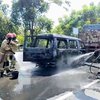 Mobil Carry Terbakar di Gerbang Tol Kebomas, Dokumen Penting Pemilik Hangus