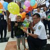 Hari Anak Nasional PT KAI DAOP 8 Surabaya Bagikan Suvenir