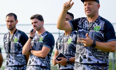 Persebaya Vs PSIS: Ujian Taktik Bernardo Tavares Jelang Liga Super 2026/2027
