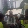 Masih Berseragam, Polisi Banyuwangi Tarawih dan Tadarus Pasca Bertugas