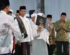 Ulama Madura Sematkan Sorban kepada Jokowi