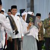 Ulama Madura Sematkan Sorban kepada Jokowi