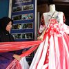 Ajak Perang Lawan Sampah Plastik, Penggiat Lingkungan Bikin Gaun HUT RI ke-77 Berbahan Daur Ulang