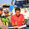 Polres Gresik Tindak Truk Langgar Jam Operasional, Edukasi Keselamatan di Pantura
