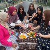 Viral Emak-Emak Arisan Keliling Naik Pikap, Pembuat Konten Minta Maaf