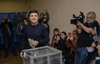 Komedian Volodymyr Zelensky Pimpin Perolehan Pilpres Ukraina