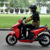 Presiden Jokowi Jajal Motor Listrik Bikinan ITS