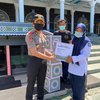 Peduli Pengurus Masjid, Perwira Polisi Ini Berikan Paket Sembako