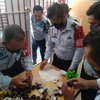 Istri Jenguk Suami di Lapas Sambil Kirim Paket Buah Salak Berisikan Obat Terlarang