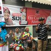 Banyak Poster Eri Cahyadi-Armuji, Machfud Arifin Tetap Keliling Kampung Kenalkan Program UMKM