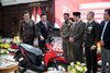 Anggota Satpol PP Pemanjat Tiang Bendera Diberi Hadiah Sepeda Motor oleh Bupati Lamongan