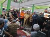 Khofifah Pantau Evakuasi Santri Ponpes Al Khoziny, Pemprov Tanggung Pengobatan Korban