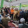 Khofifah Pantau Evakuasi Santri Ponpes Al Khoziny, Pemprov Tanggung Pengobatan Korban