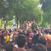 Delapan Orang Terluka dalam Demo Tuntut Pilkades di DPRD Sampang