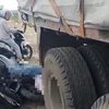 Tabrak Truk Parkir di JLU, Buruh Pabrik Sepatu di Lamongan Meregang Nyawa