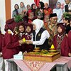 Piawai Berpidato Lima Bahasa, Siswa SRMP Mojokerto Terima Kado dari Khofifah