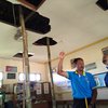 Atap SDN Balong 3 Ponorogo Disangga Tiang Bambu
